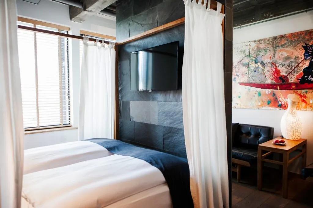 image of Manon Les Suites