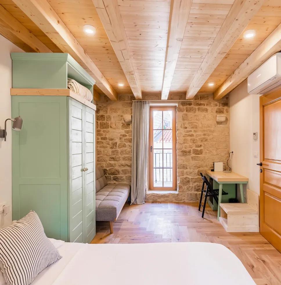 image of F R A N K A - rooms, wine, kitchen