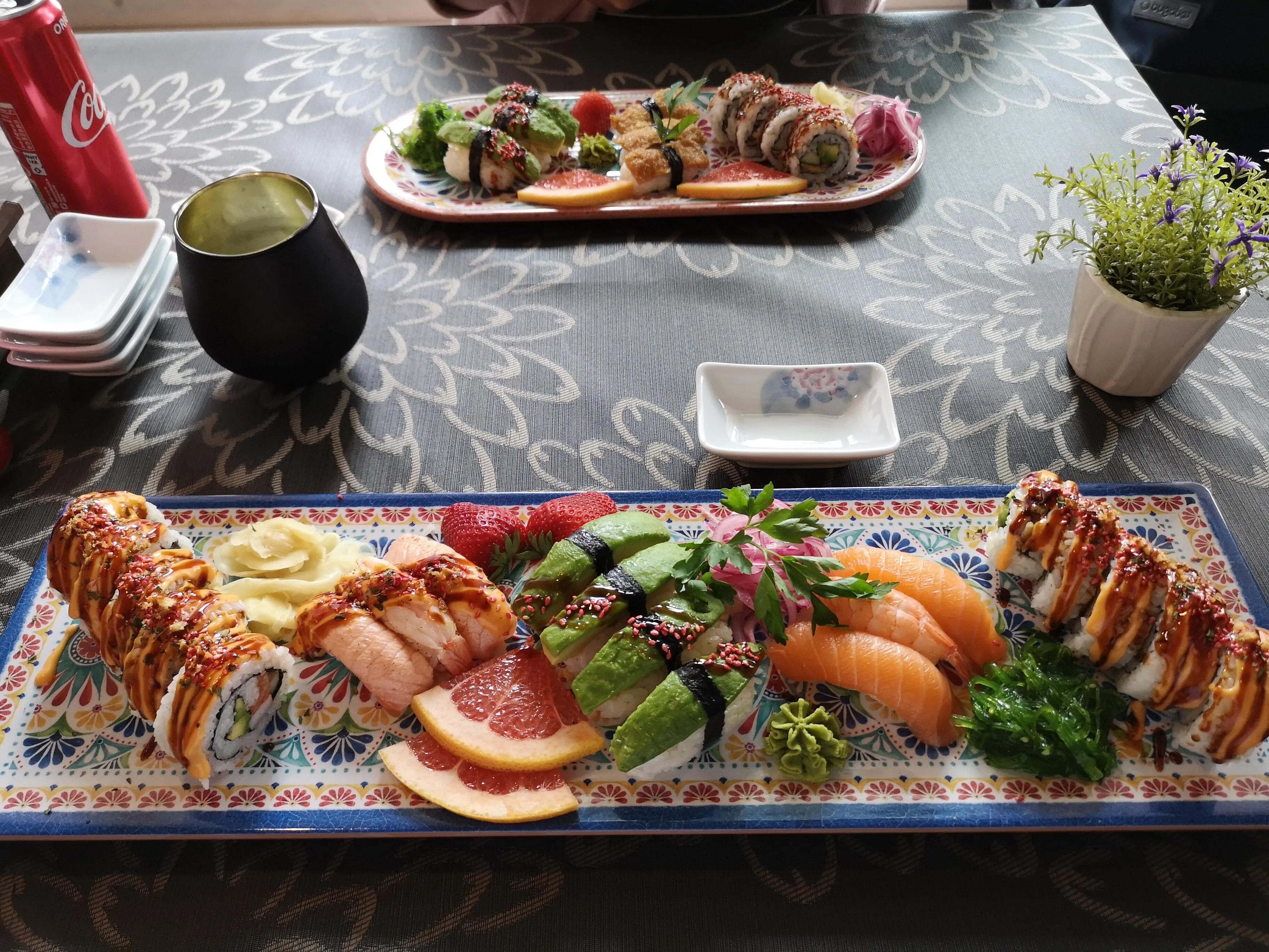 image of Zolboos Sushi & póke bowl
