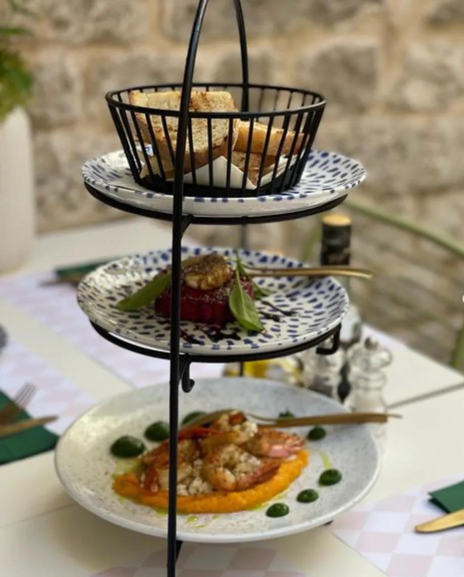 image of F R A N K A - rooms, wine, kitchen