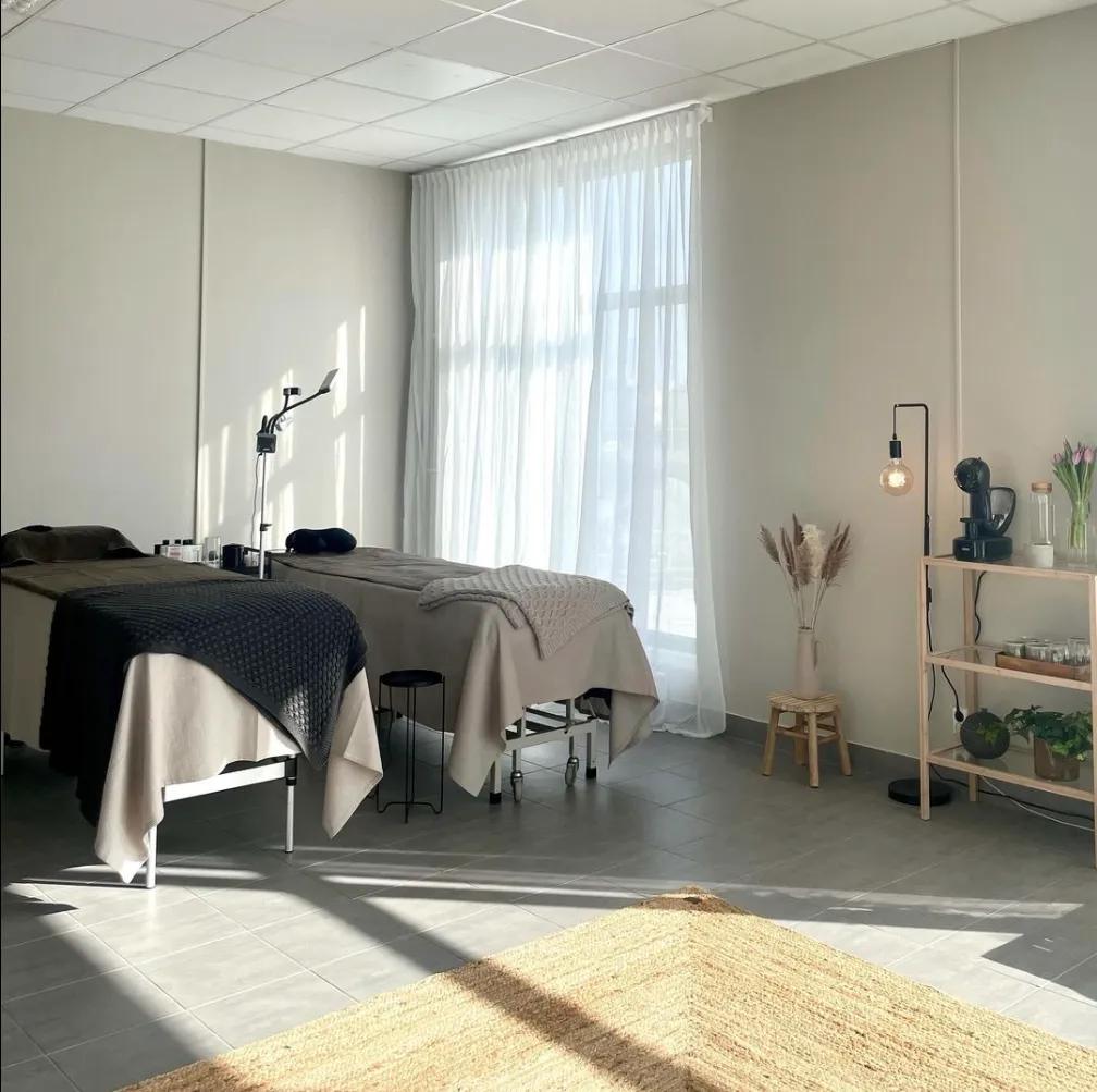 Recommendation for spot Envy Studios