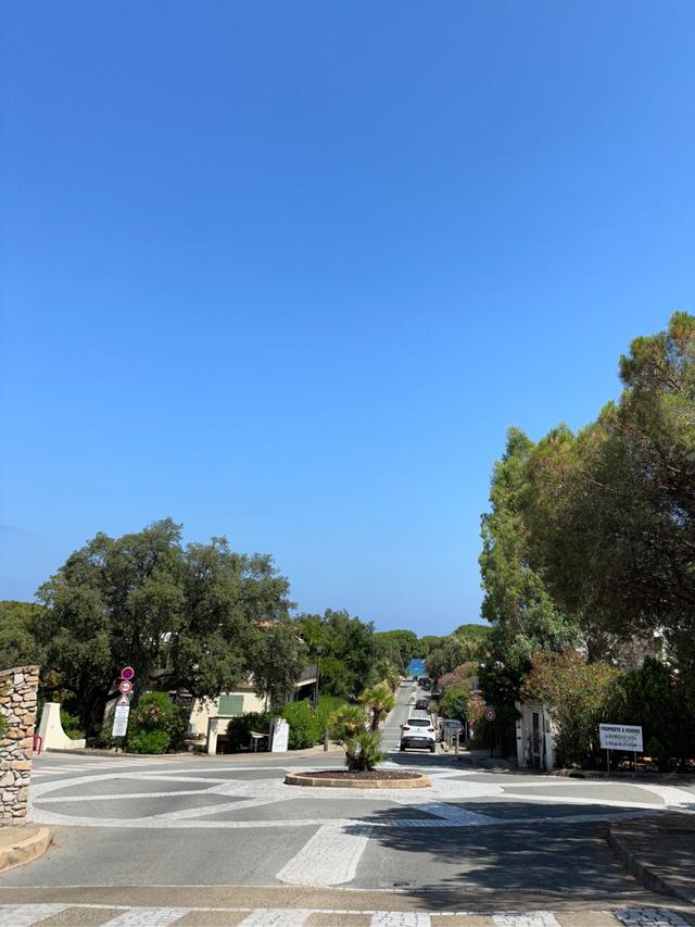 image of the list Ramatuelle guide by Phoenicia!