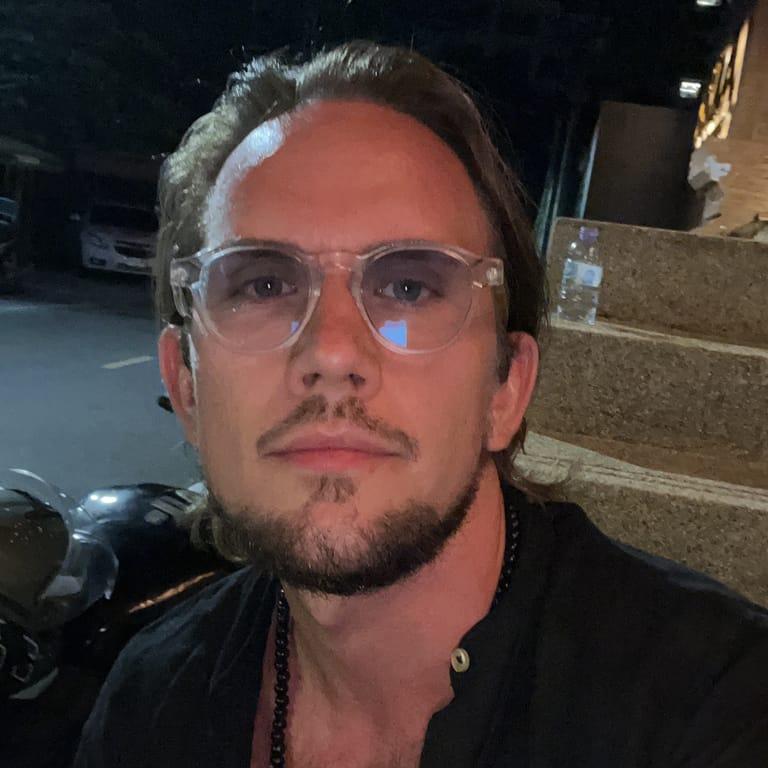 Background image of Claes Marten