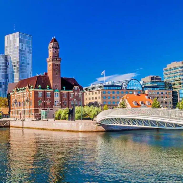 Background image of elin westrup