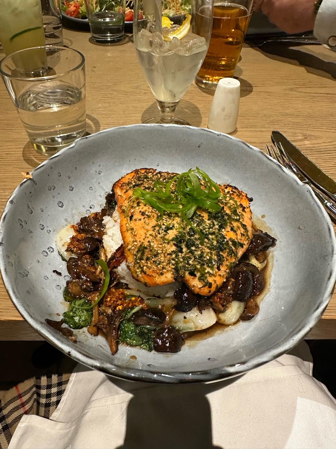 Recommendation for spot Tommy Bahama Restaurant, Bar & Store