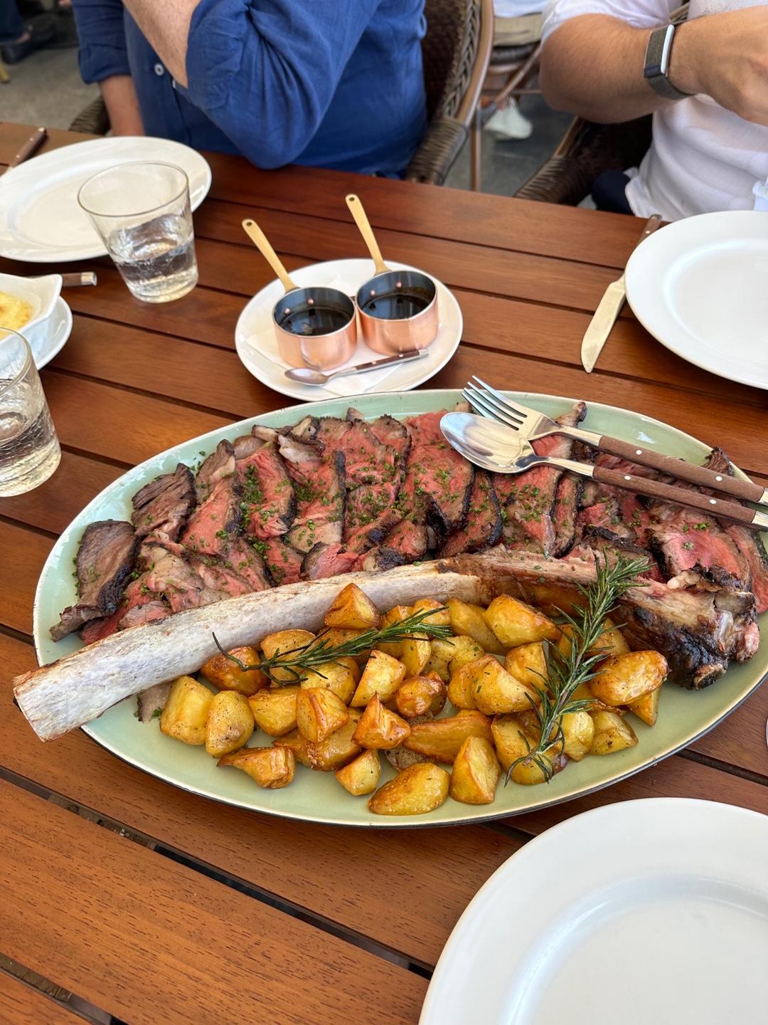 Recommendation for spot Carine Restaurant
