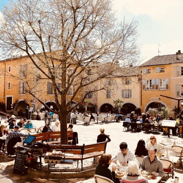 Image of spot Café des Arcades recommended by CW Hirsch