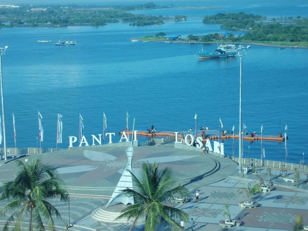 Image of spot Losari Beach recommended by Rifqi Radifa