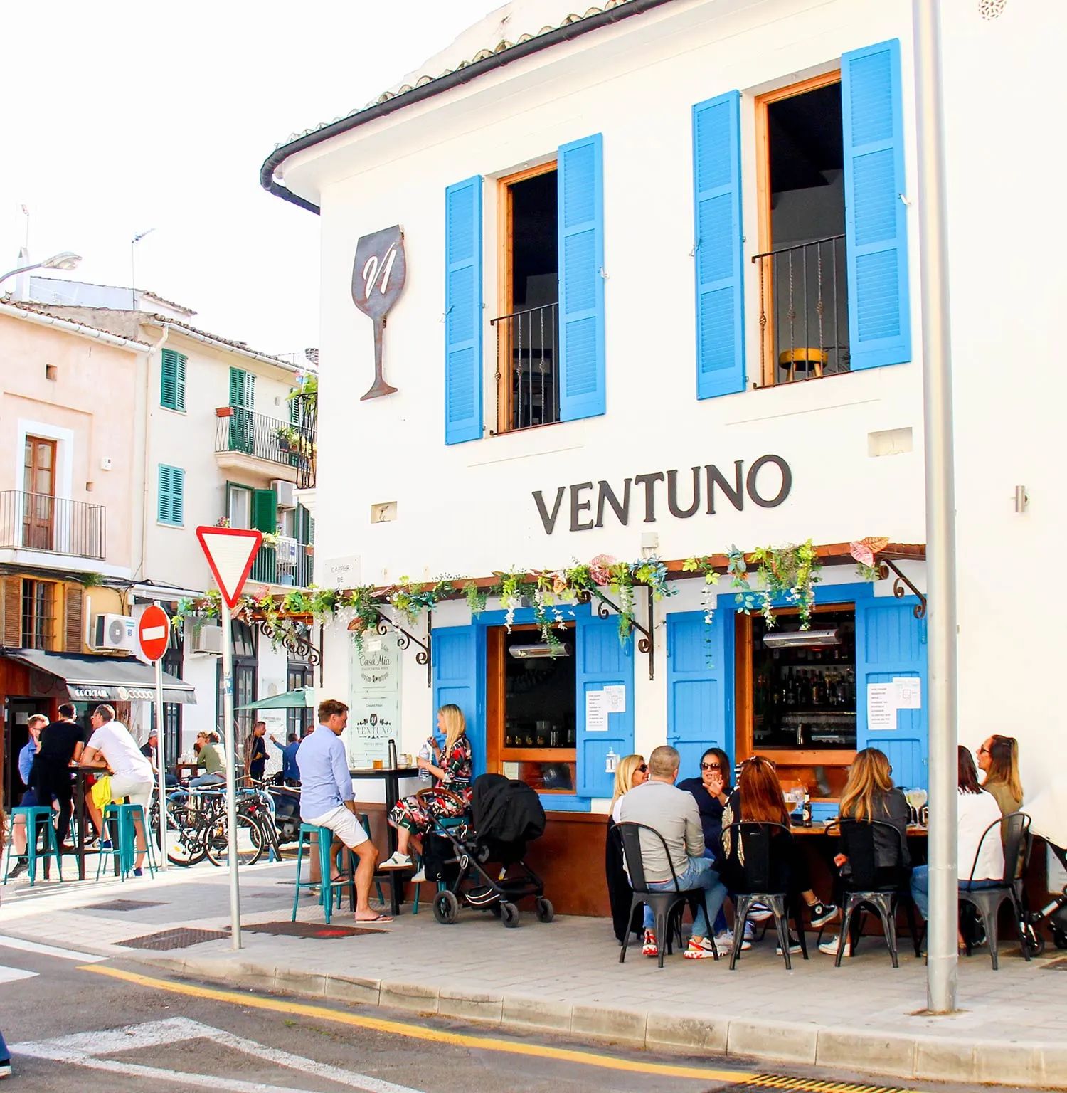 Image of spot Ventuno Bar Italiano recommended by CW Hirsch
