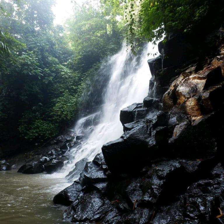 image of Kanto Lampo Waterfall