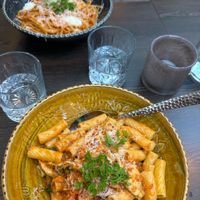 image of Hemma Hos Adam