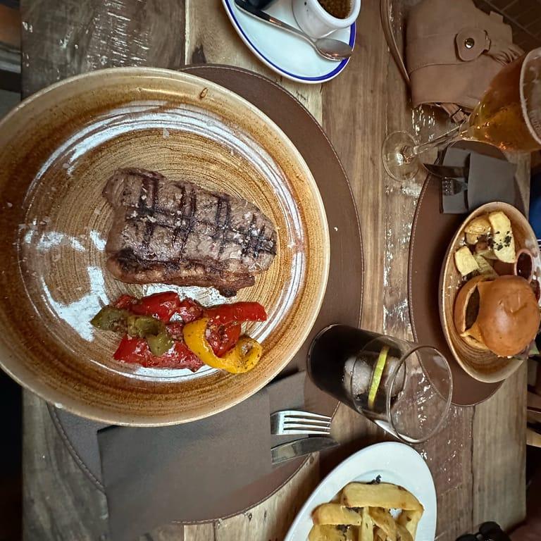 image of Restaurante La Chancha y los 20