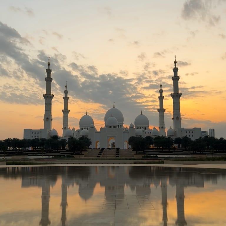 image of Sheikh Zayed Grand Mosque