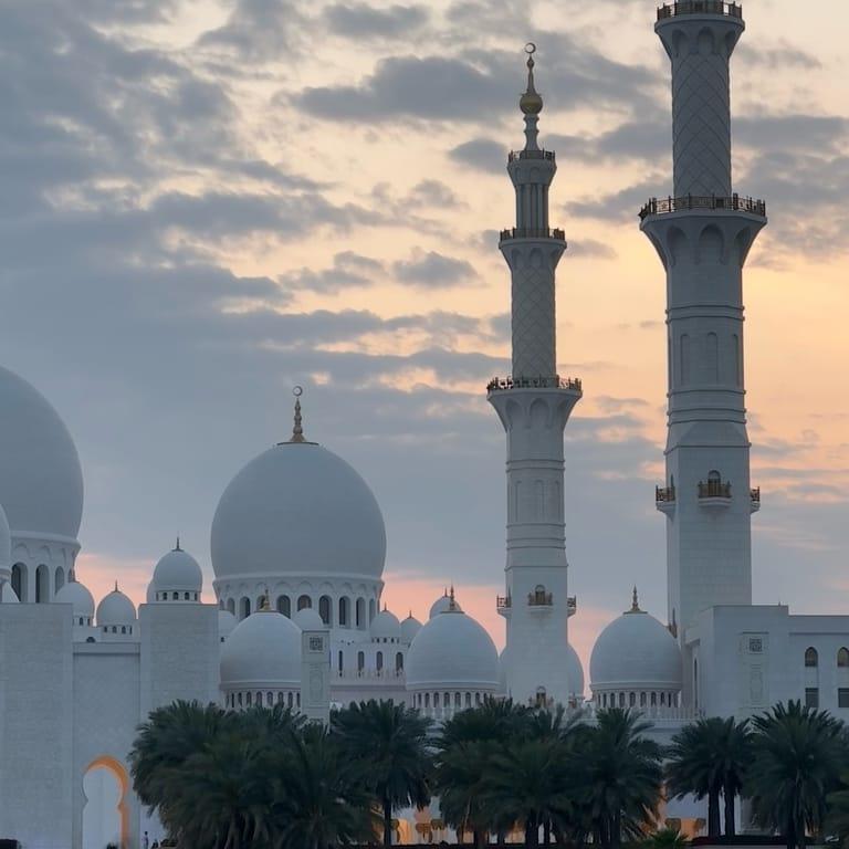 image of Sheikh Zayed Grand Mosque