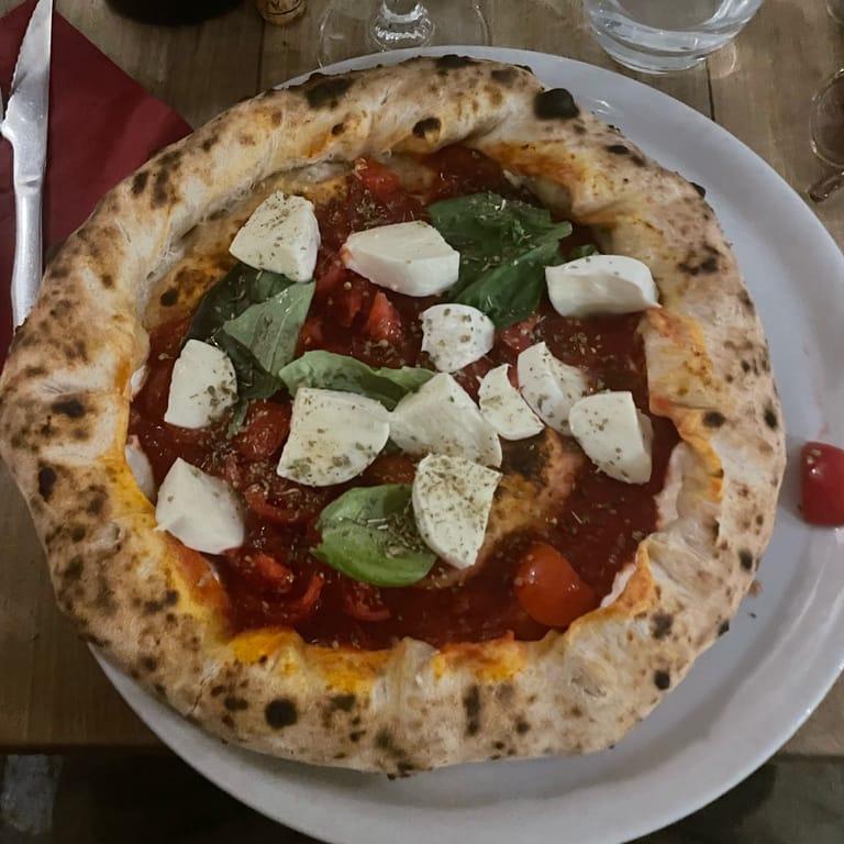 image of SimBIOsi Organic Pizza and lovely food