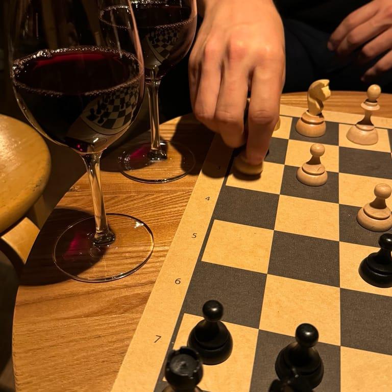 image of Svarta Hästen Schack & Vin