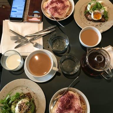 image of Pom & Flora