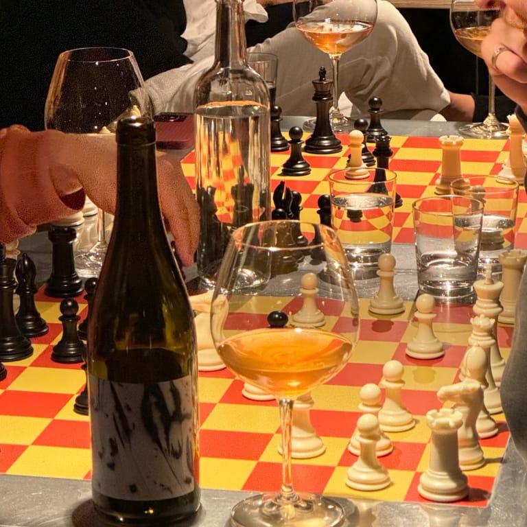 image of Svarta Hästen Schack & Vin