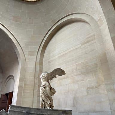 image of Louvre Museum