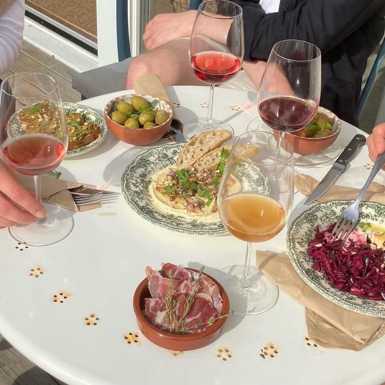 image of Bastes kafé och vinbar