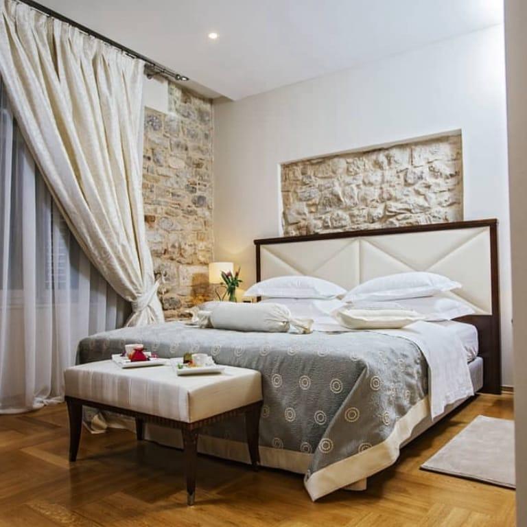 image of Antique Split Luxury Rooms