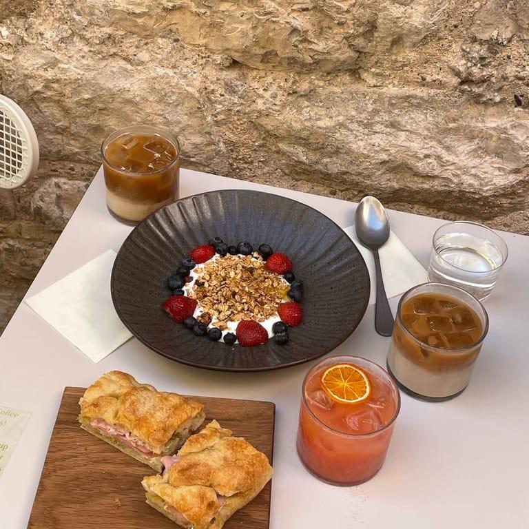 image of Coffee Snob - Specialty Coffee & Pastry