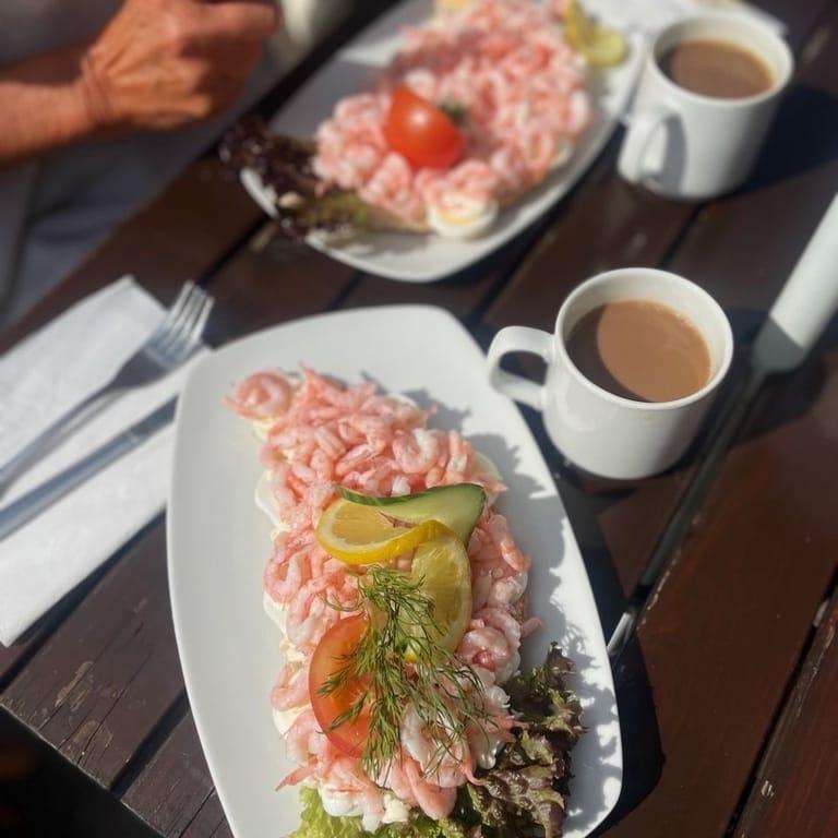 image of Kaffestugan Grännaberget - Öppet dagligen 11-20 tom sista augusti.