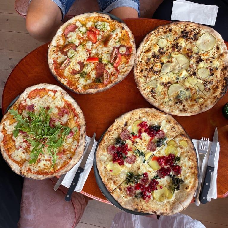 image of Forssa Kvarnagård - café, vedugnsbakad surdegspizza, eget bageri, egen kvarn