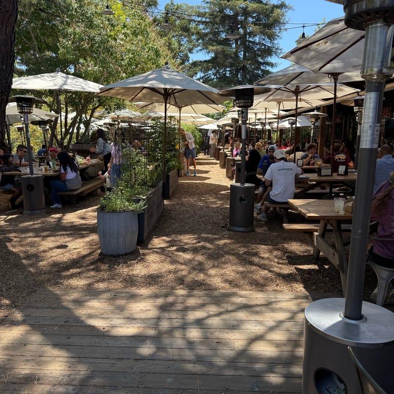 image of Rossotti’s Alpine Inn