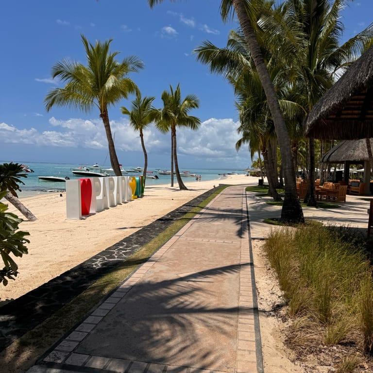 image of Paradis Beachcomber Golf Resort & Spa