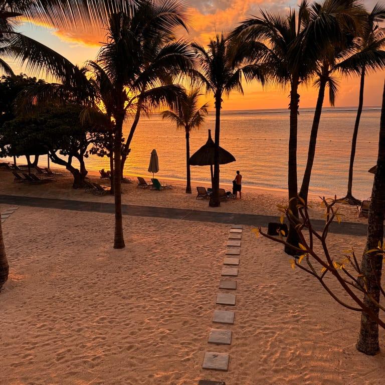 Paradis Beachcomber Golf Resort & Spa