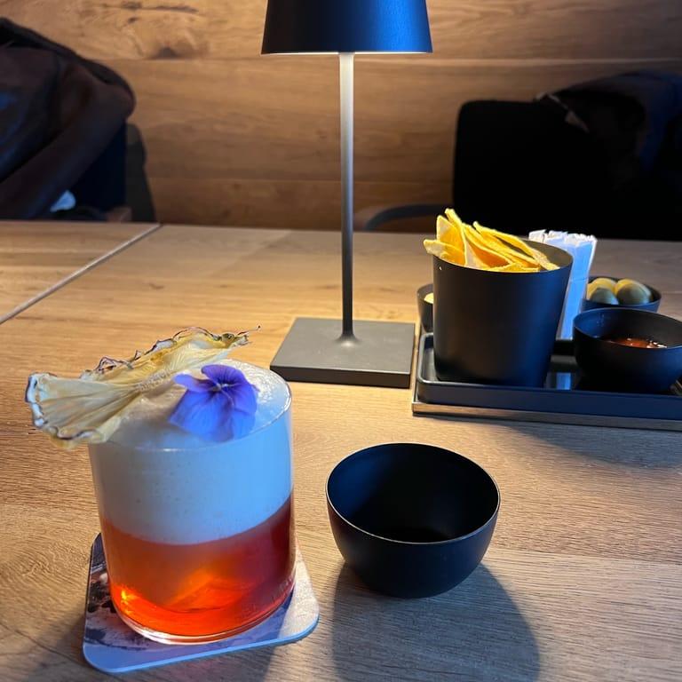 image of Hotel to Piolet