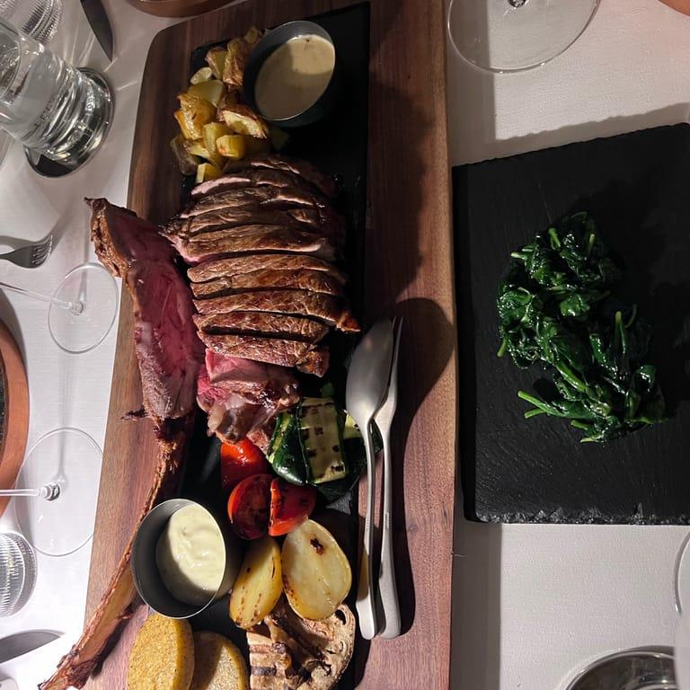 image of Hotel to Piolet