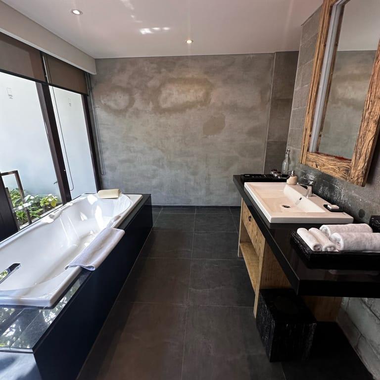 image of Cross Bali Breakers