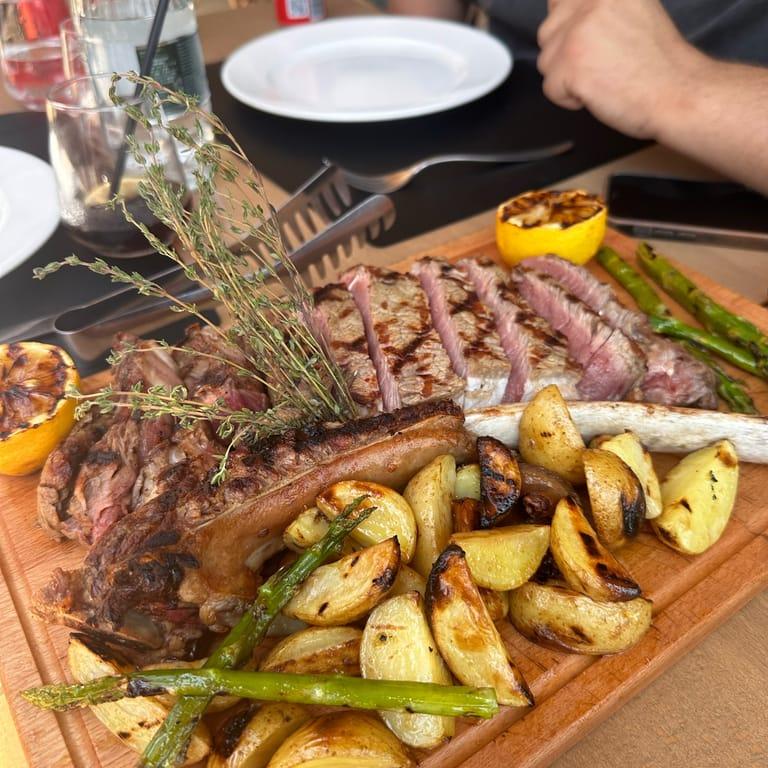 image of Bar Restaurant Plazhi I Ri Caci and Pizza