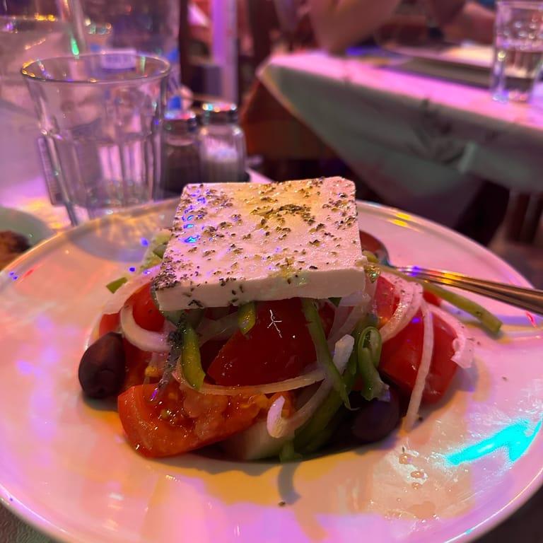 image of Oraia Penteli