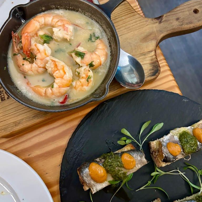 Grapes & Bites - Hostel and Wines