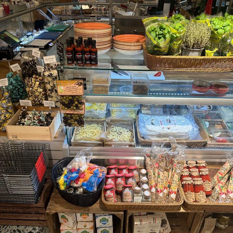 image of Olja&Oliv Deli, Kök & Bar