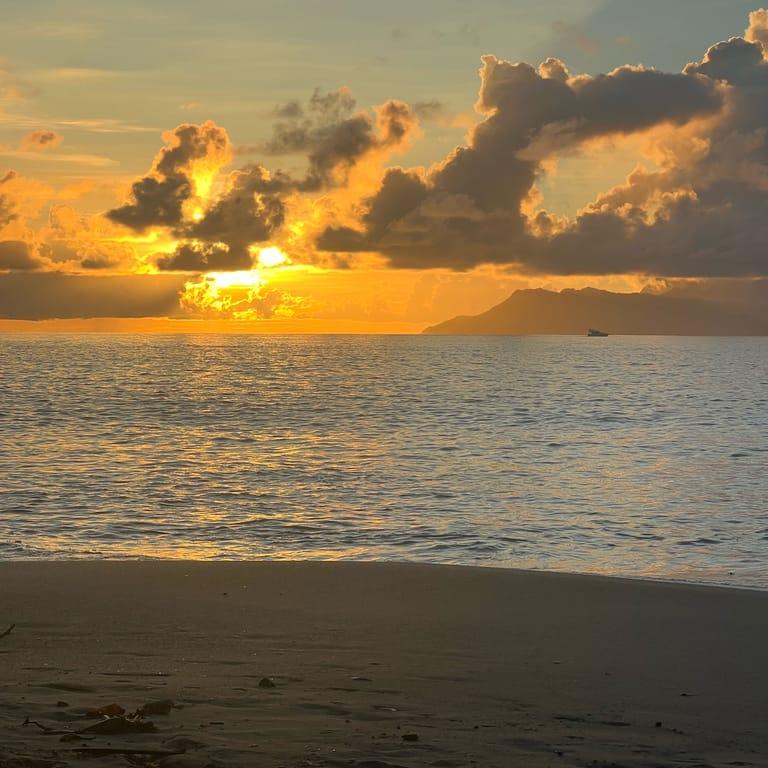 image of Top Soleil Beach Grill & Bar