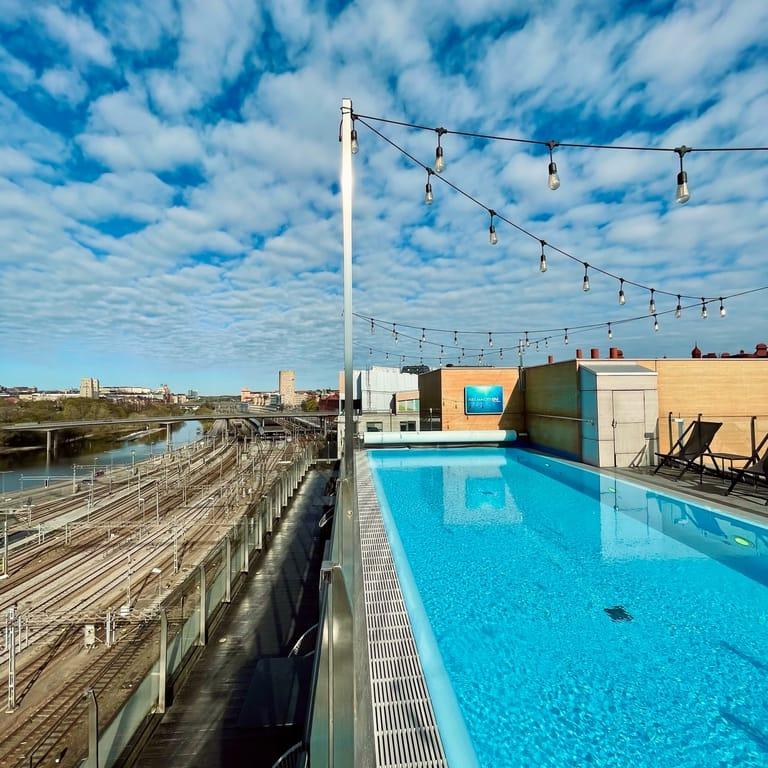 image of Clarion Hotel Sign