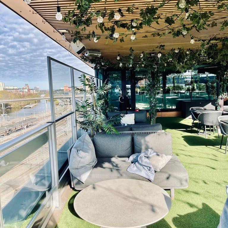 image of Clarion Hotel Sign