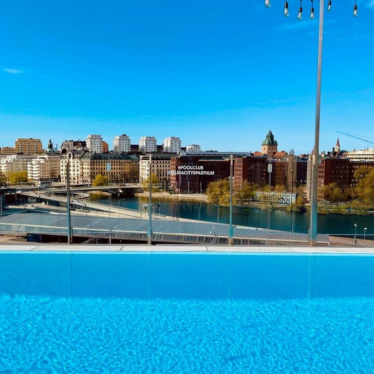 image of Clarion Hotel Sign