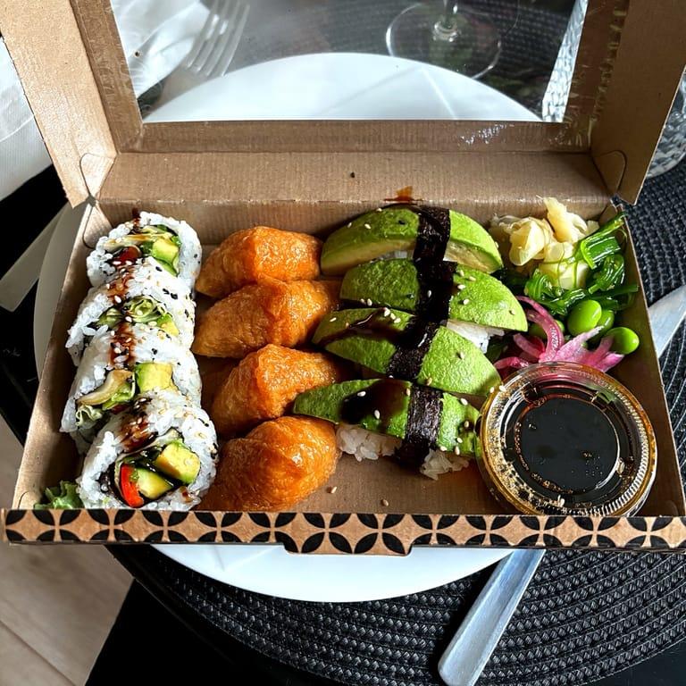 image of KhAMT Sushi &Thai