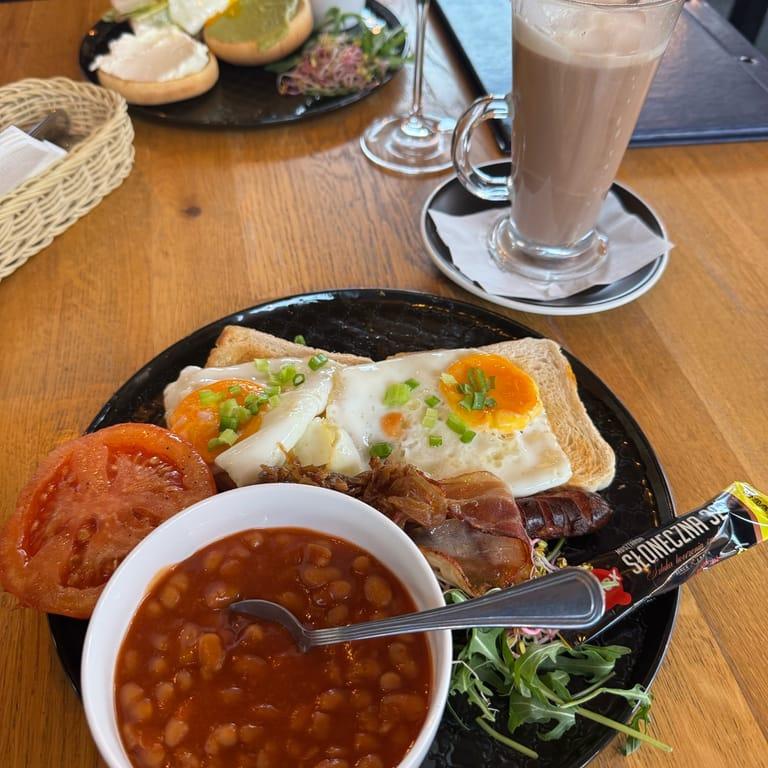 image of Mon Balzac Restaurant & Piano Bar